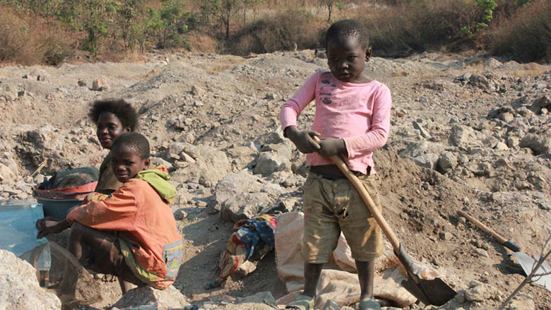 Des enfants dans une mine à Kambove dans le sud de la RDC. Photo © WORLD VISION.