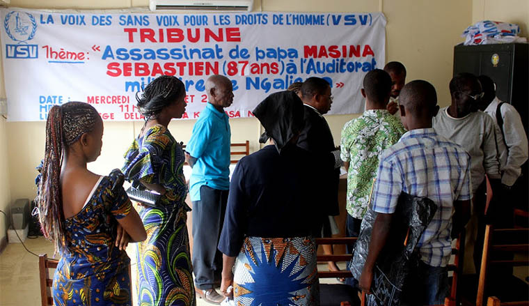 Quelques membres de famille des disparus ce 27/07/2011 au siège de VSV à Kinshasa. Photo © Radio Okapi/ Ph. John Bompengo