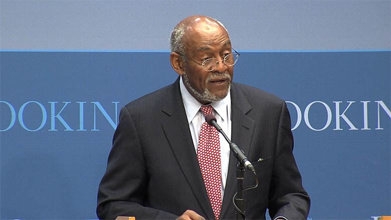 L'ancien sous-secrétaire d'Etat américain chargé des questions africaines, Johnnie Carson, parle de la crise congolaise devant le Brookings Institute le 11 février 2013. Photo © The Brookings Institution.