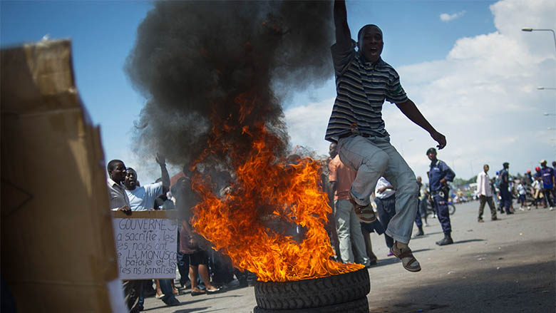 Manifestation des Congolais à Goma le 6 décembre 2012 pour dénoncer l'inaction des Nations unies et du gouvernement après la prise de la ville par le M23, le 20 novembre. Photo © Le Monde/AFP/Phil Moore.