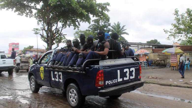 Des policiers congolais participant à l’Opération Likofi dans la capitale, Kinshasa, le 2 décembre 2013. Photo © HRW 2013.