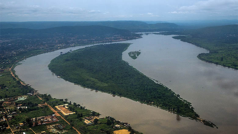 Rivière Ubangi, affluent du fleuve Congo. Photo © varlamov.