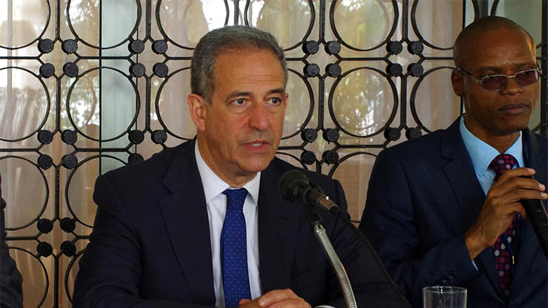 L'envoyé spécial américain pour la région des Grands Lacs, Russ Feingold, lors d'une conférence de presse à Kinshasa le 28 janvier 2014. Photo © WUWM.